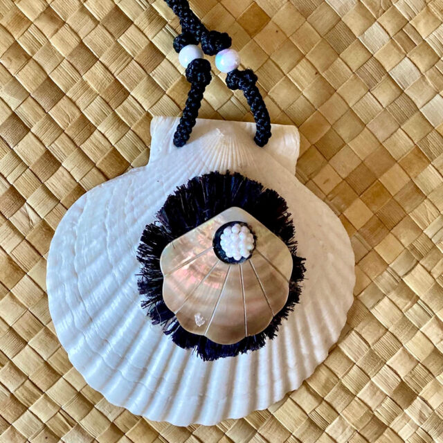 shell-pendant